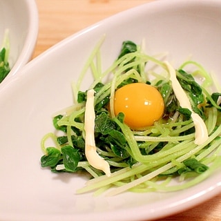 ウズラの卵とオクラの新芽の麺つゆがけ